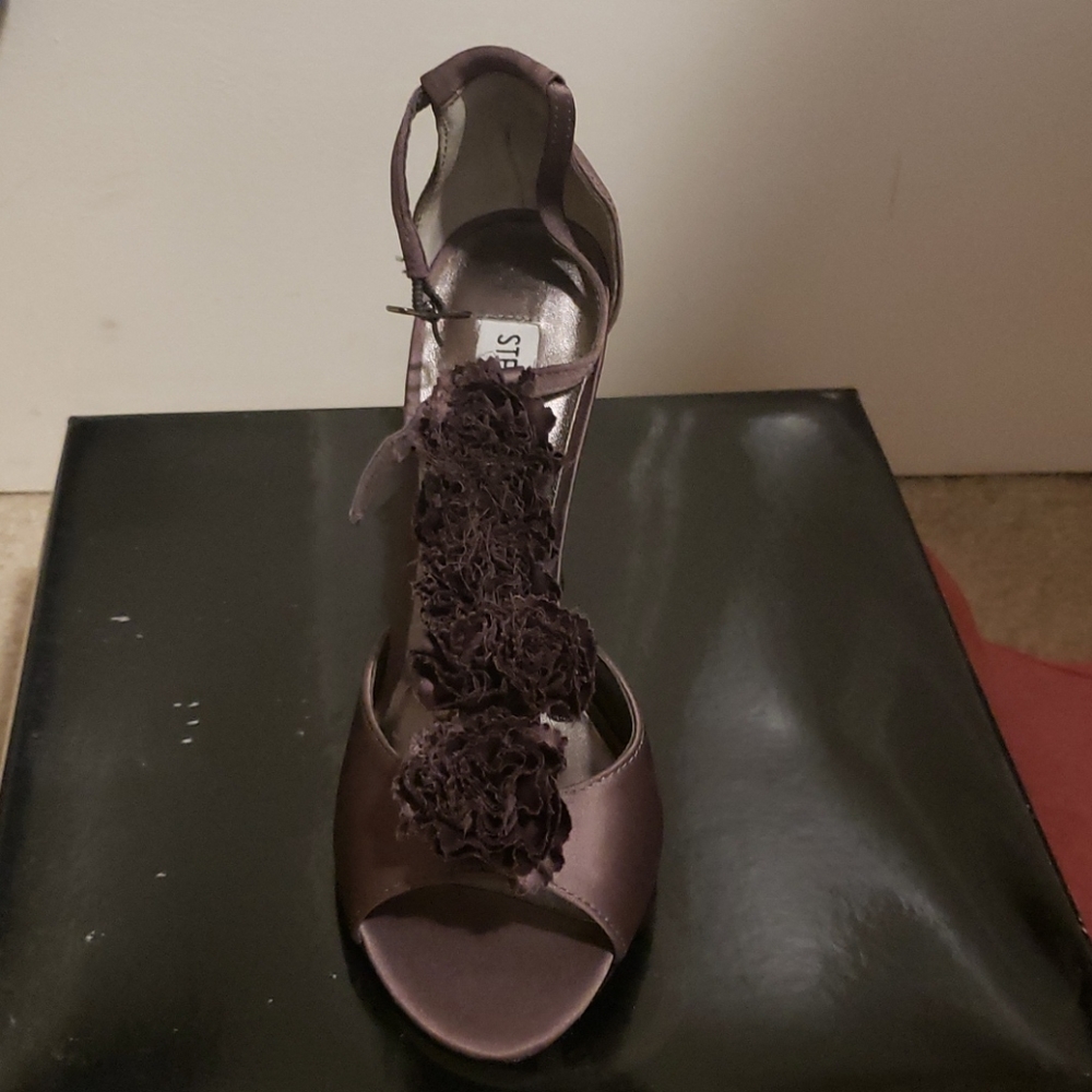 New! Steve Madden "Alisah" satin heels 5.5